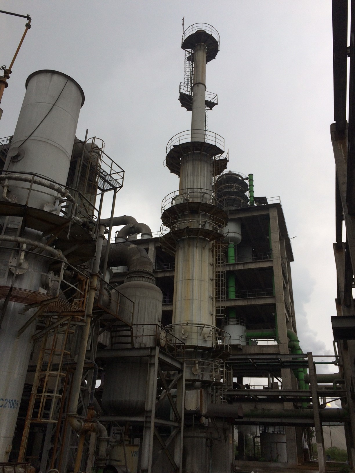 Trạm quan trắc tự động khí thải ống khói tại Cty Hóa chất Đức Giang-Lào Cai. Các thông số quan trắc: O2, HF, Lưu lượng
